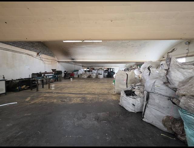 800M² WAREHOUSE TO LET IN INDUSTRIA WEST